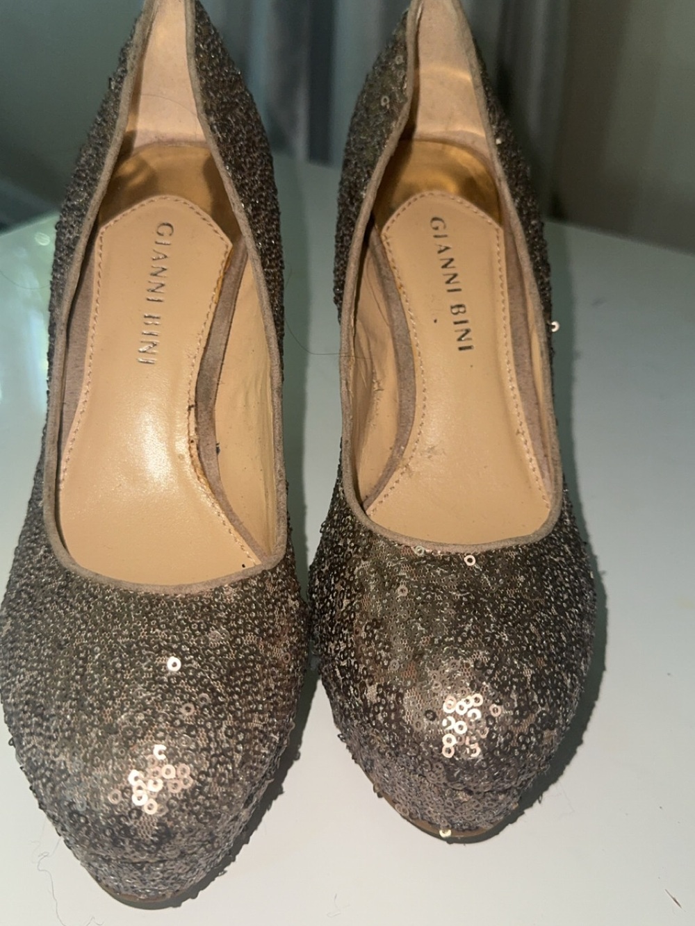 Gianni Bini Women's Sequined Pump in Bronze Glitter